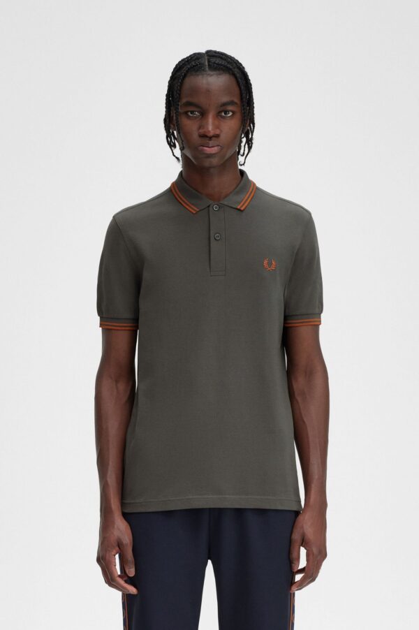 The Fred Perry ShirtM3600 Field Green / Nut Flake / Nut Flake