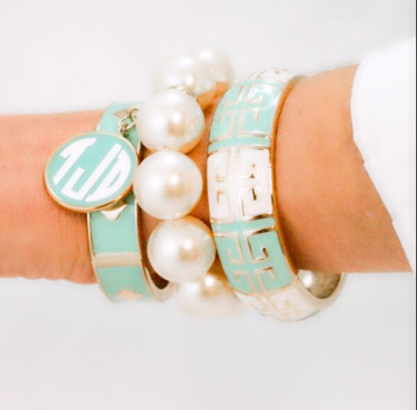 glossy pearl charm bangle