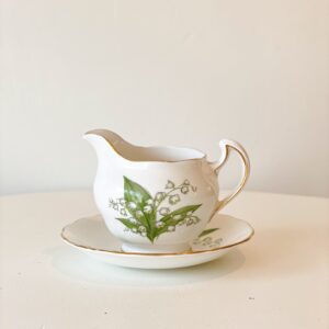 Floral-themed creamer set