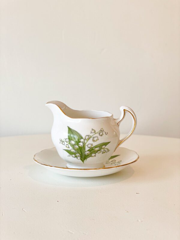 Floral-themed creamer set