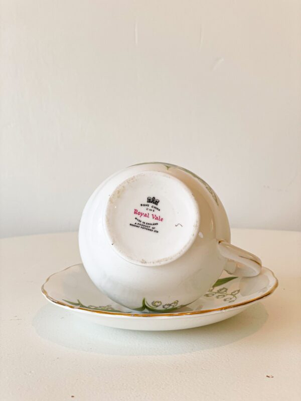 Floral-themed creamer set - Image 3